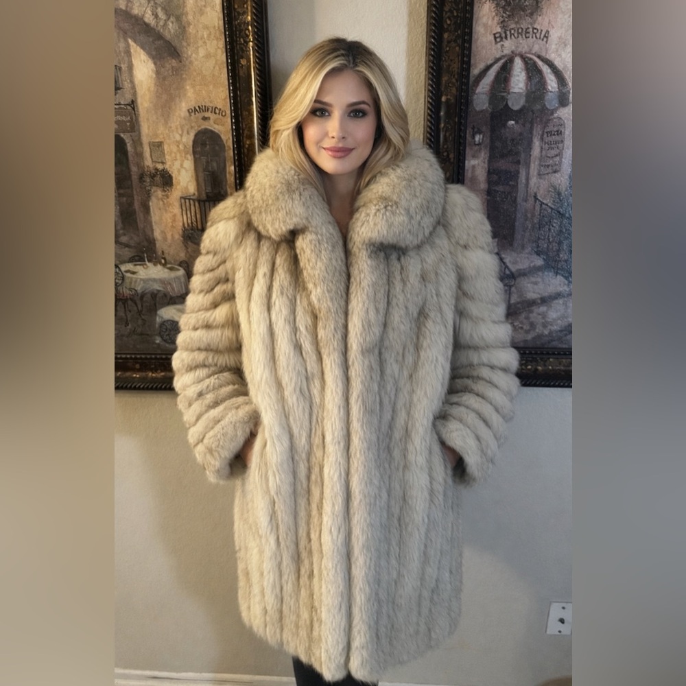 Gorgeous Saga Fox Fur BLUE ARCTIC natural fox fur. Cream with Shadow. Length 33”
